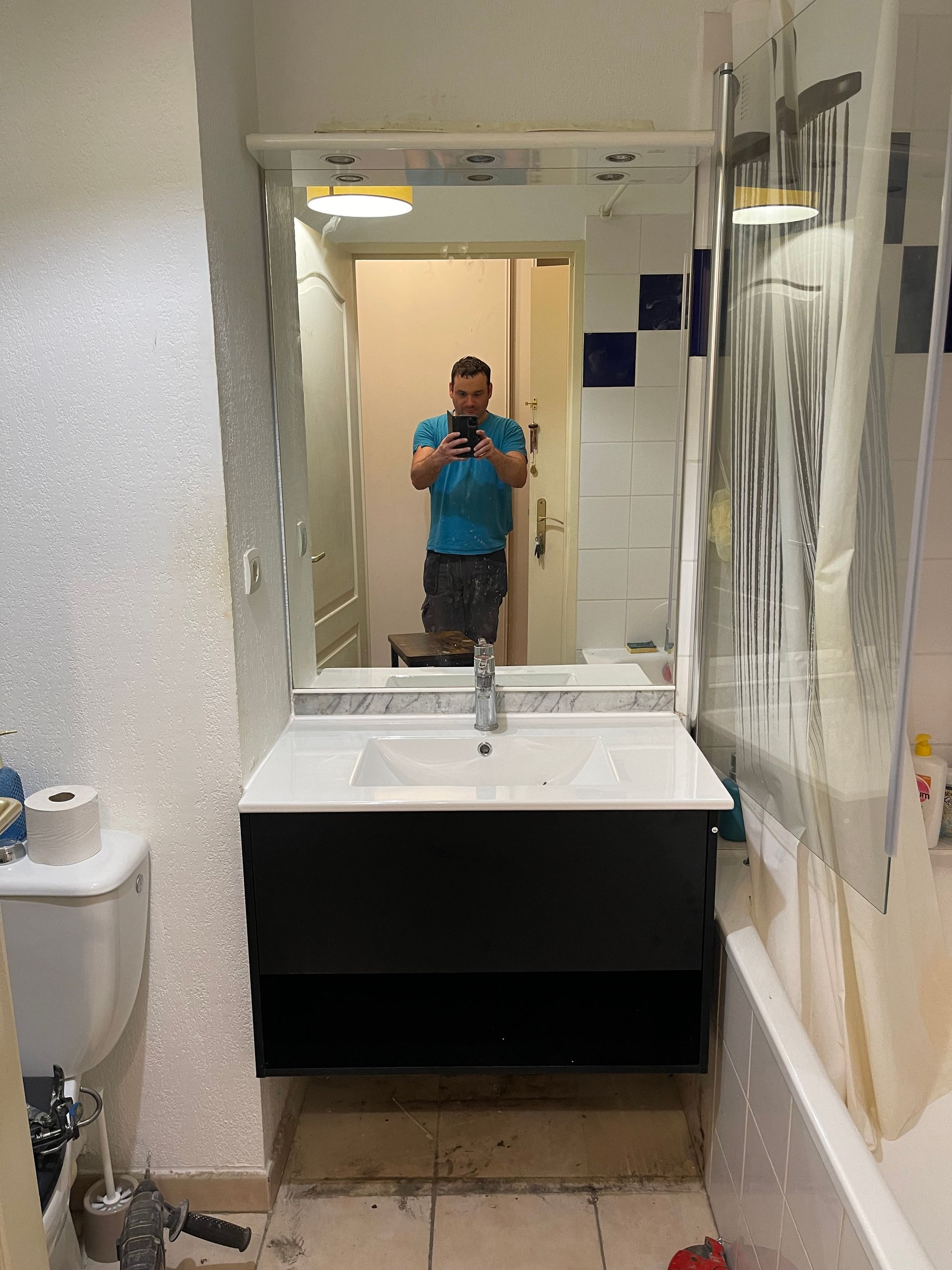 Lavabo et meuble de salle de bains