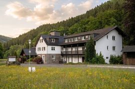 Außenansicht der idyllischen Ferienwohnung am Rursee in der Eifel