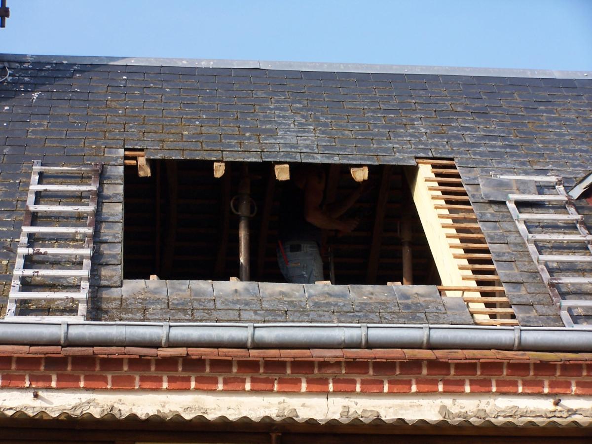 Pose de fenêtre de toit