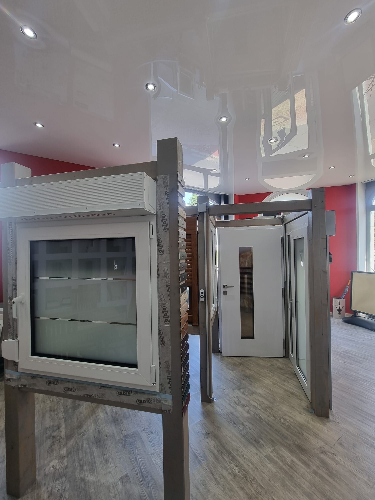 Fries I&H Service Rückbau – Sanierungen – Bauelemente Ausstellungsraum, Türen