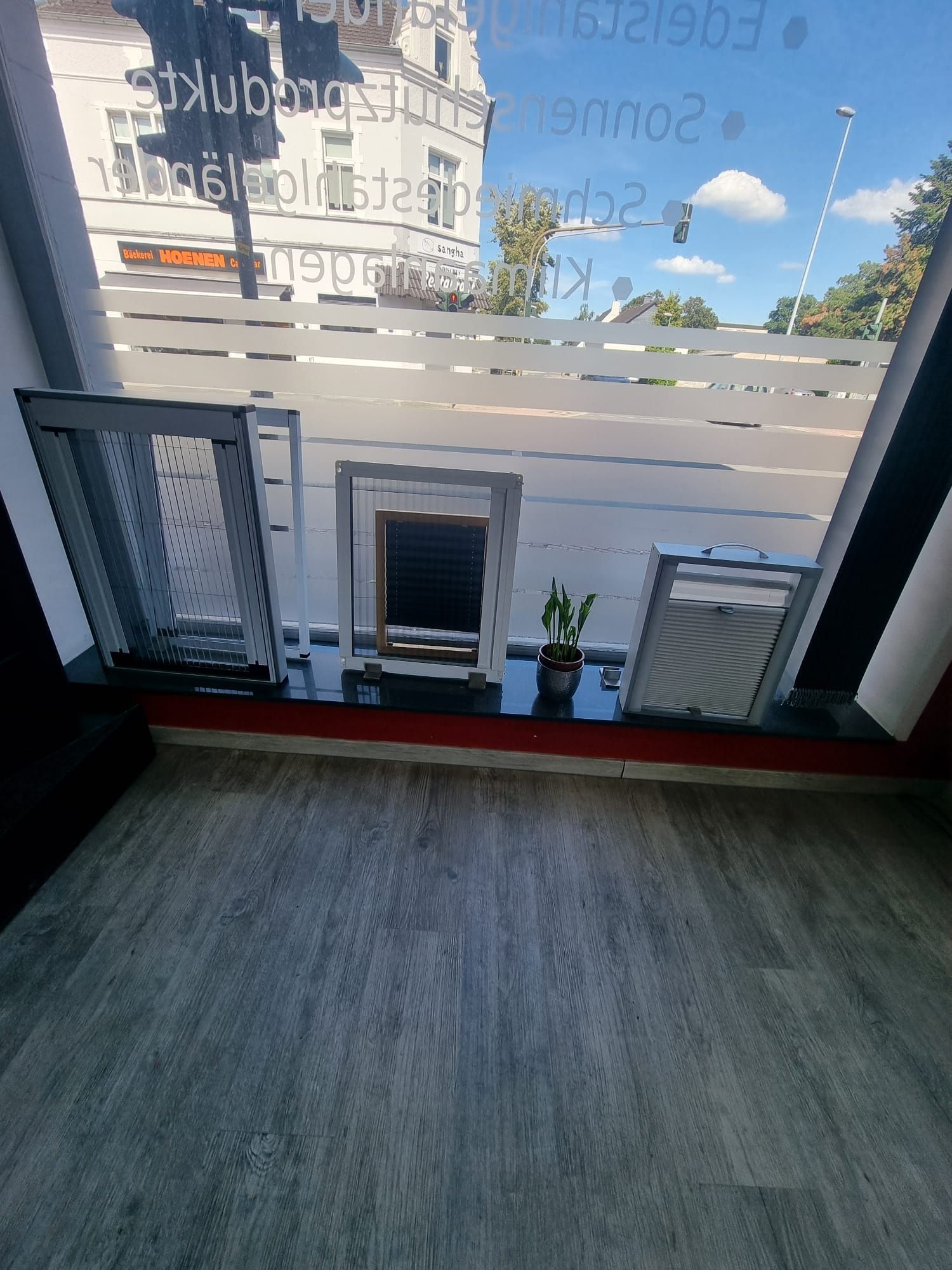 Fries I&H Service Rückbau – Sanierungen – Bauelemente Ausstellungsraum,  Fenster