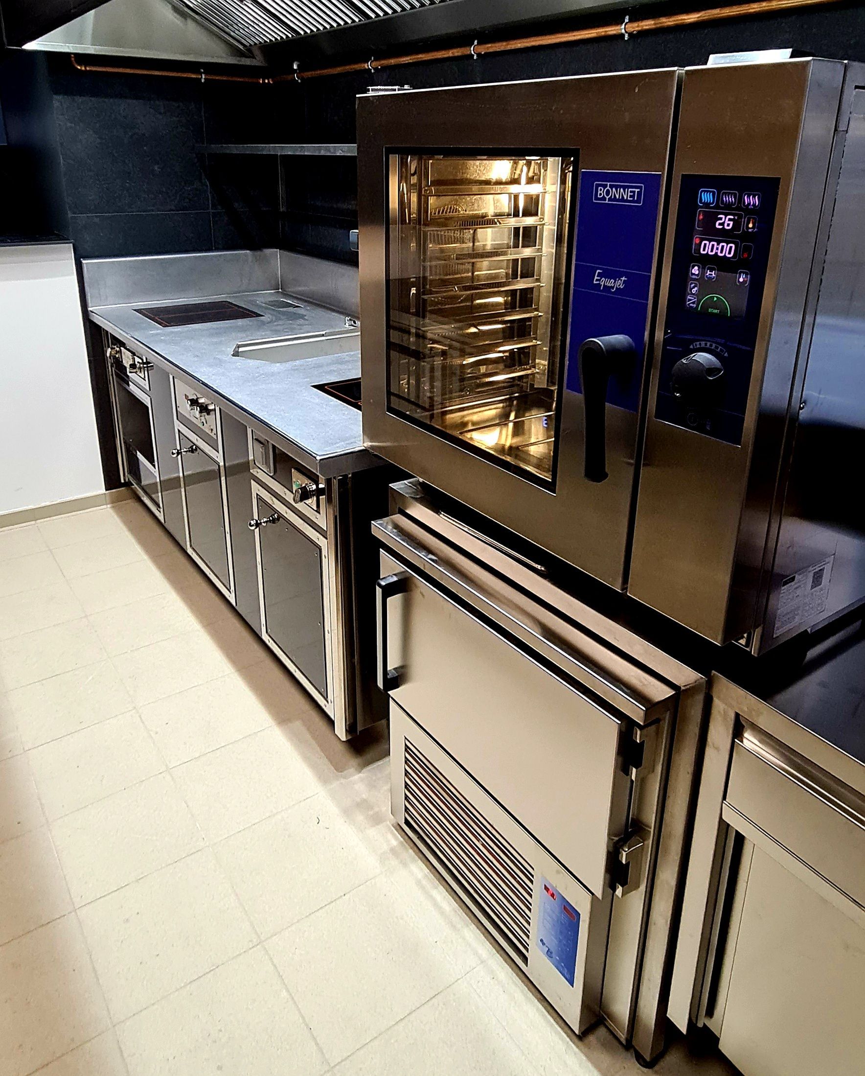 Cuisine avec four professionnel