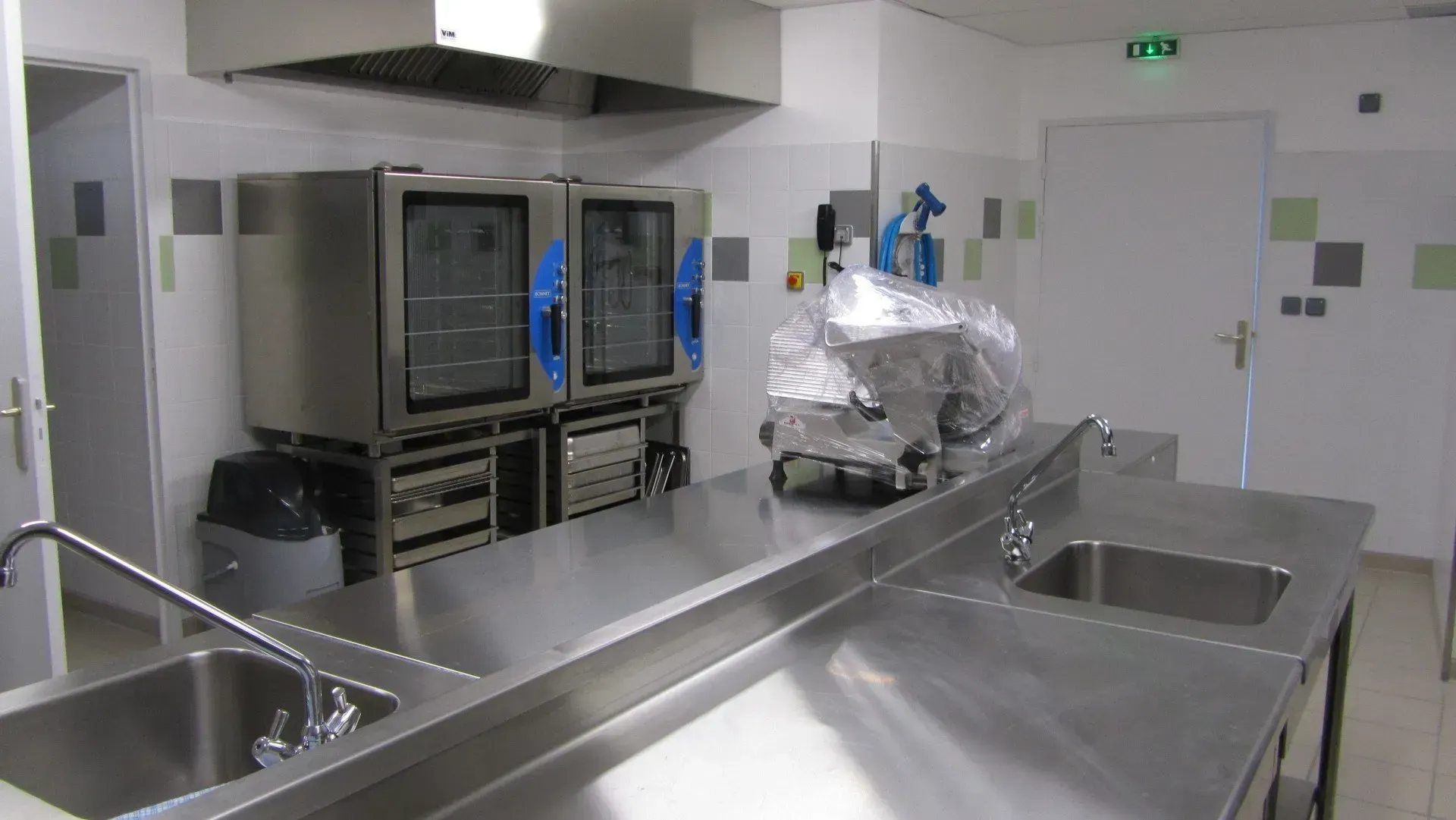 Plusieurs fours professionnels