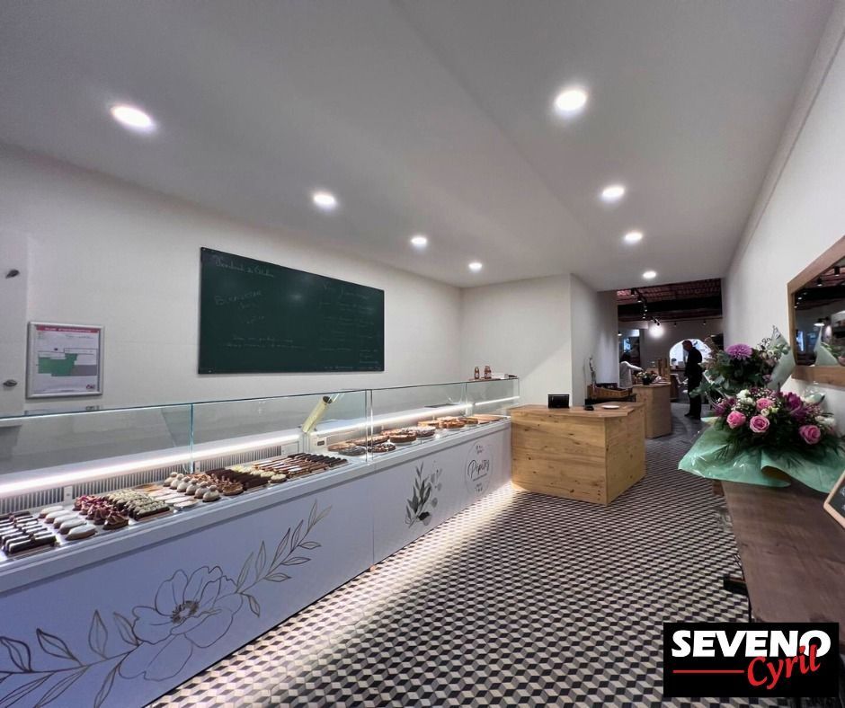 Éclairage intérieur d'une boutique alimentaire