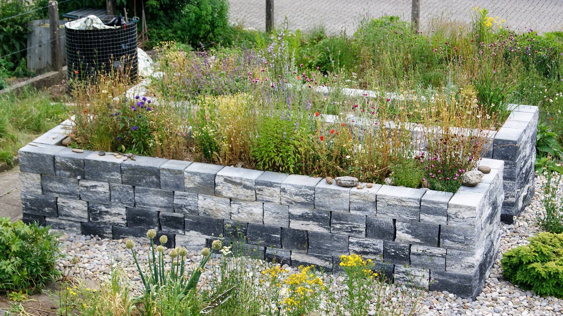 Hochbeet aus Natursteinen