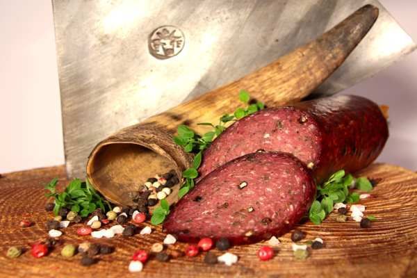 Fleischerei Frank Ribbe Salami am Stück und Horn