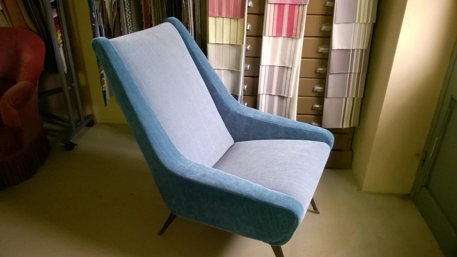fauteuil bleu et gris