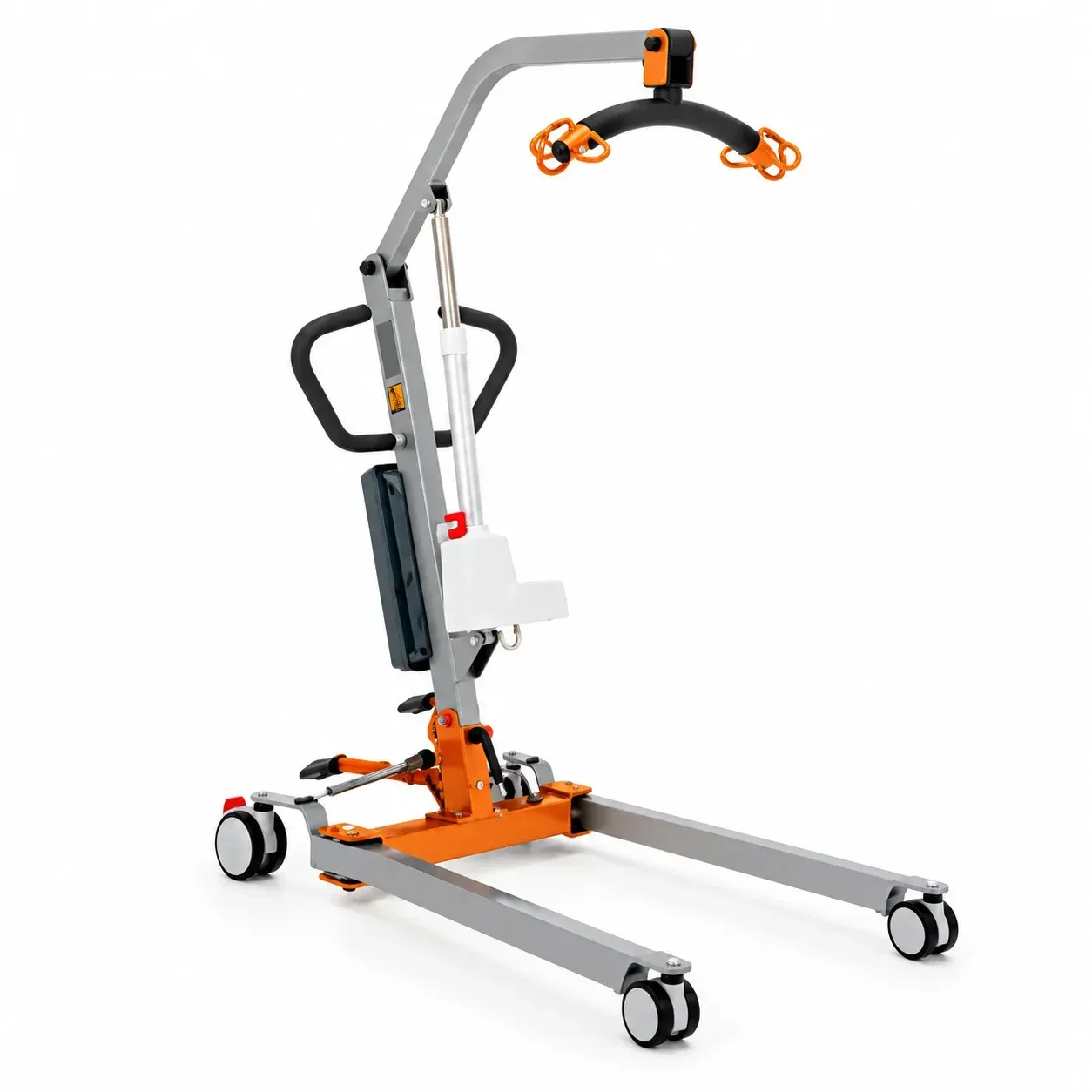 Grúa portátil para pacientes con estructura blanca y naranja, arnés negro y base con ruedas