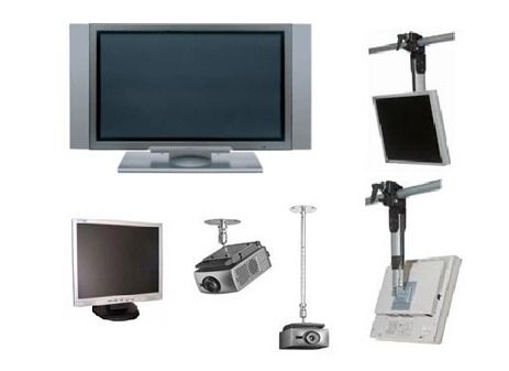 Se muestran un monitor de computadora, un proyector y una cámara sobre un fondo blanco.