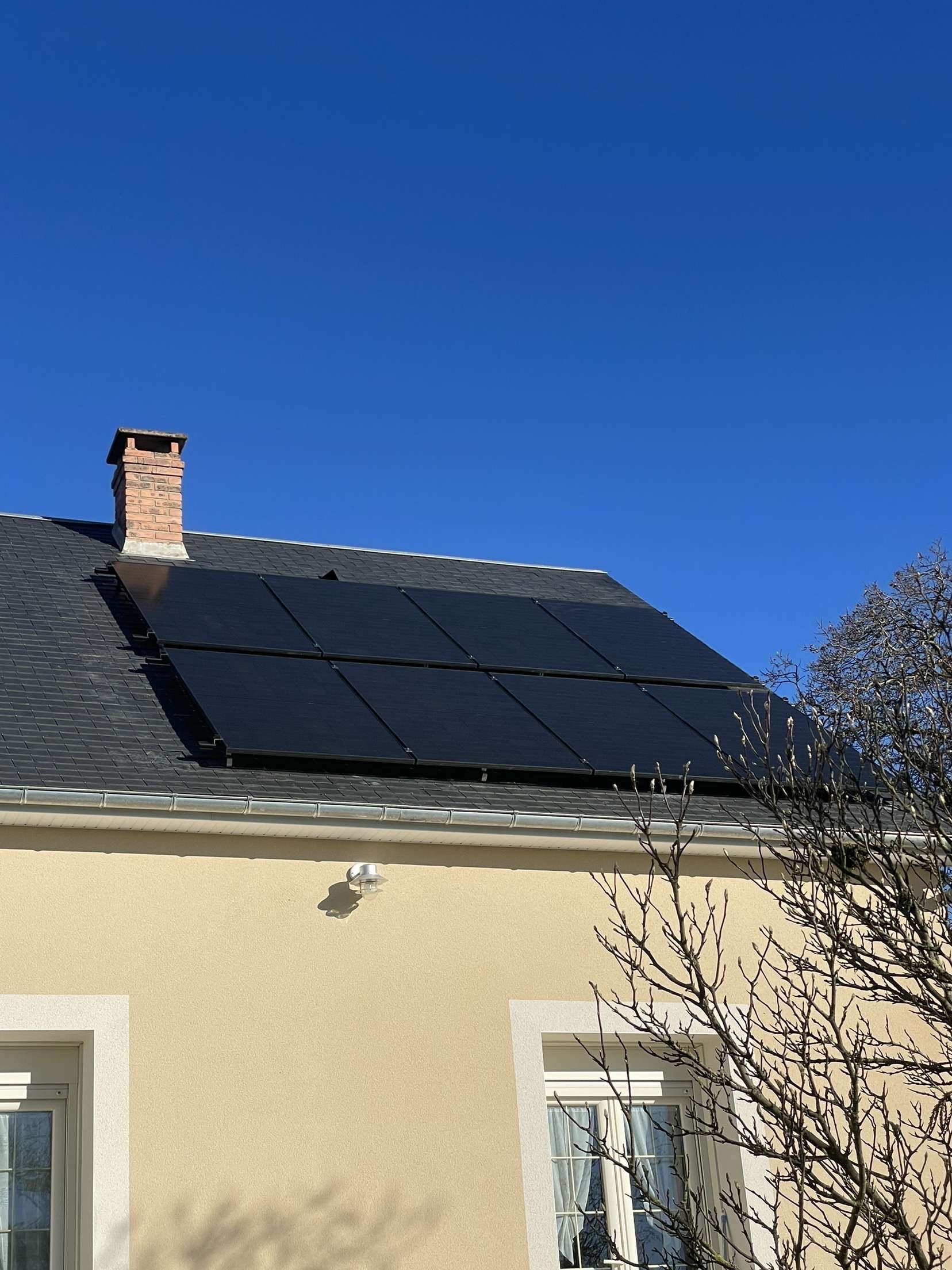 Panneau photovoltaïque sur le toit d'une maison