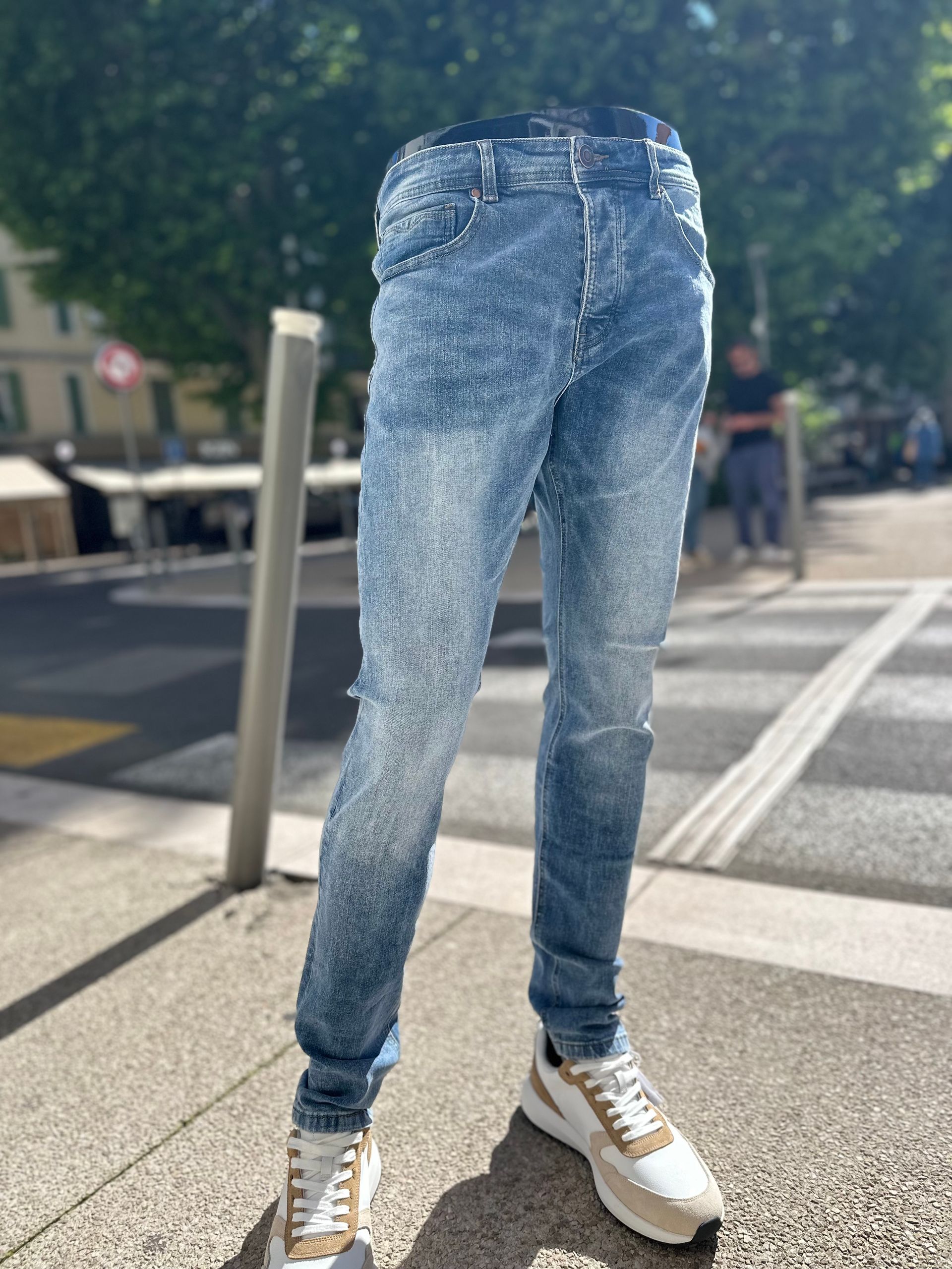 Pantalon 5 poches bleu délavé stretch à Nice