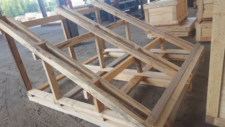 Structure en bois pour protéger un coli 