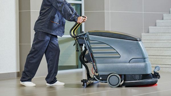 POTENZA Reinigungen und Hauswartungen