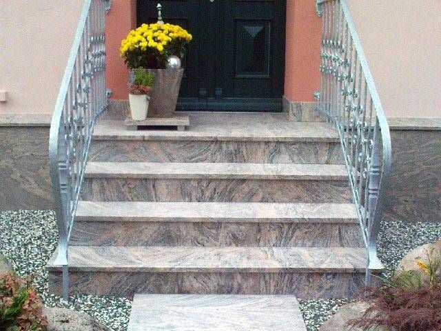 Steineingangstreppen