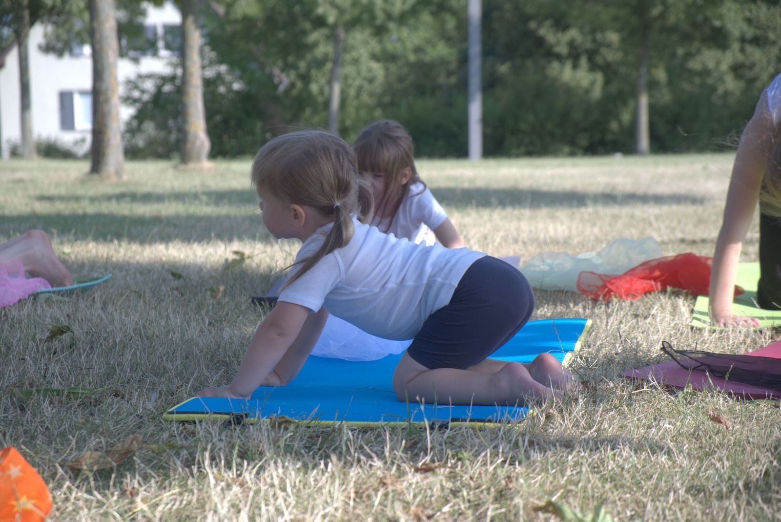 Kinderyoga hilft Kindern in Köln und Umgebung, Ihren Körper kennenzulernen.