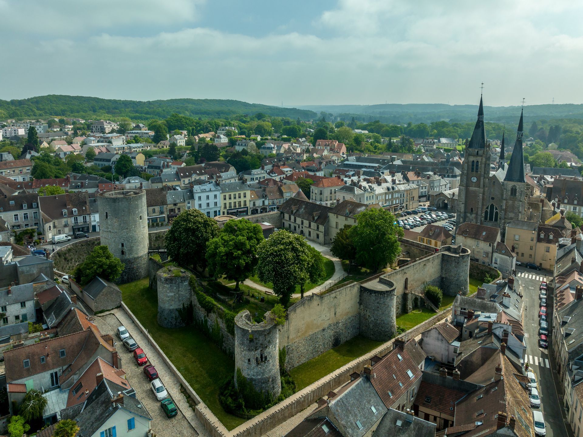 Vers la page Dourdan.