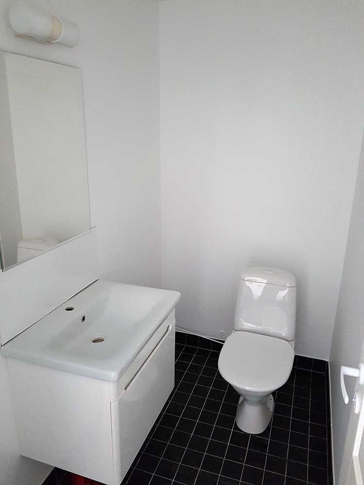 Remontoitu kylpuhuone