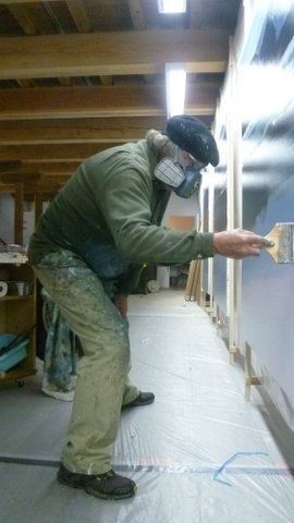 Toile en cours de création dans un atelier