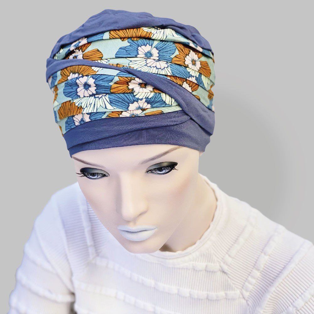 Mannequin avec un turban bleu, blanc et orange