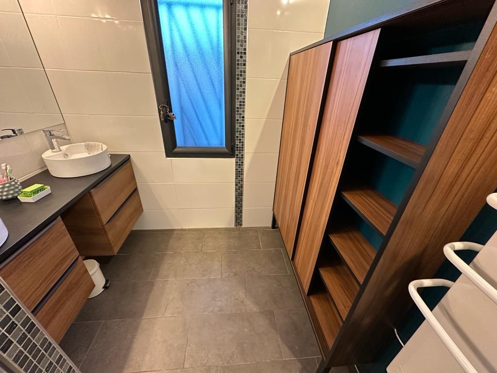 Meubles sur mesure dans une salle de bains
