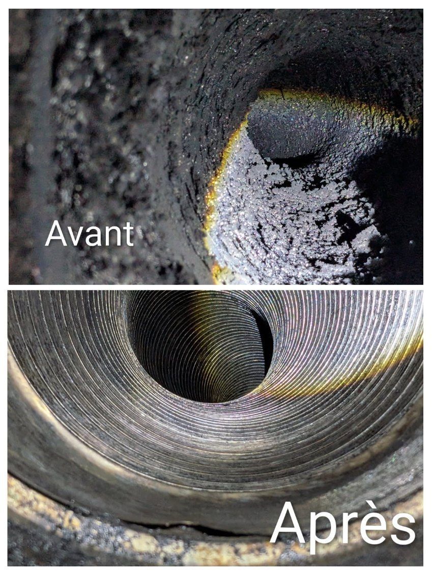 Comparaison de l'intérieur d'un tuyau sale et propre.