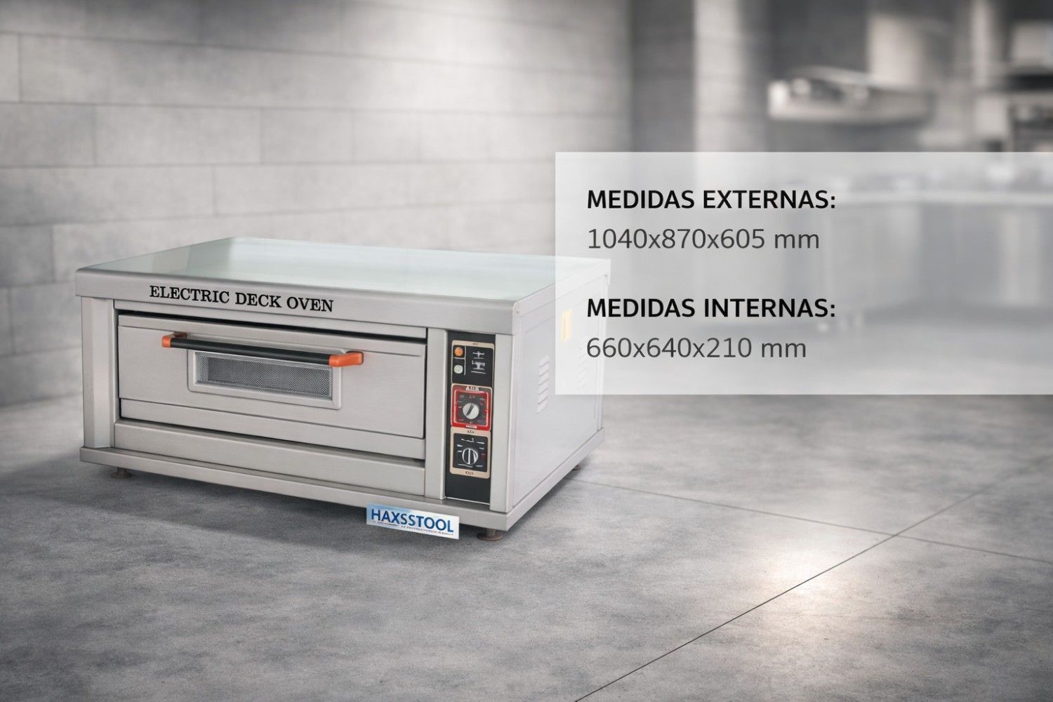 Horno de convección plateado con panel de control en un estudio gris, con dimensiones internas y externas indicadas.