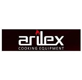 Logotipo de Arillex Cooking Equipment sobre una pancarta negra con texto blanco y un icono de llama roja.