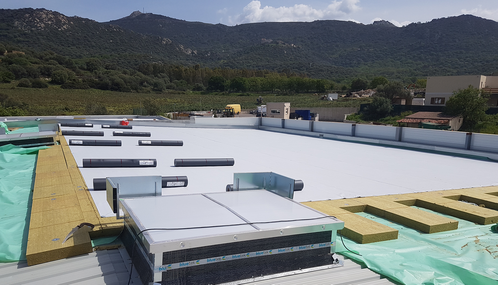 Installation d'isolation d'un toit de bâtiment