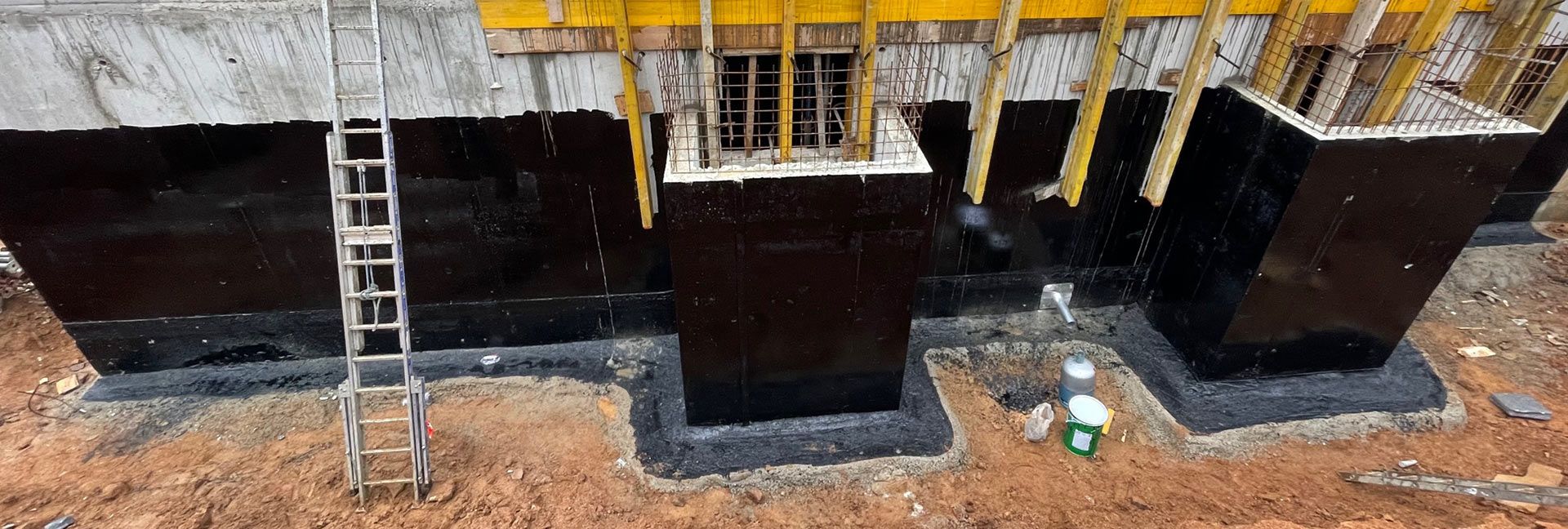 Imperméabilisation d'un mur enterré peint en noir