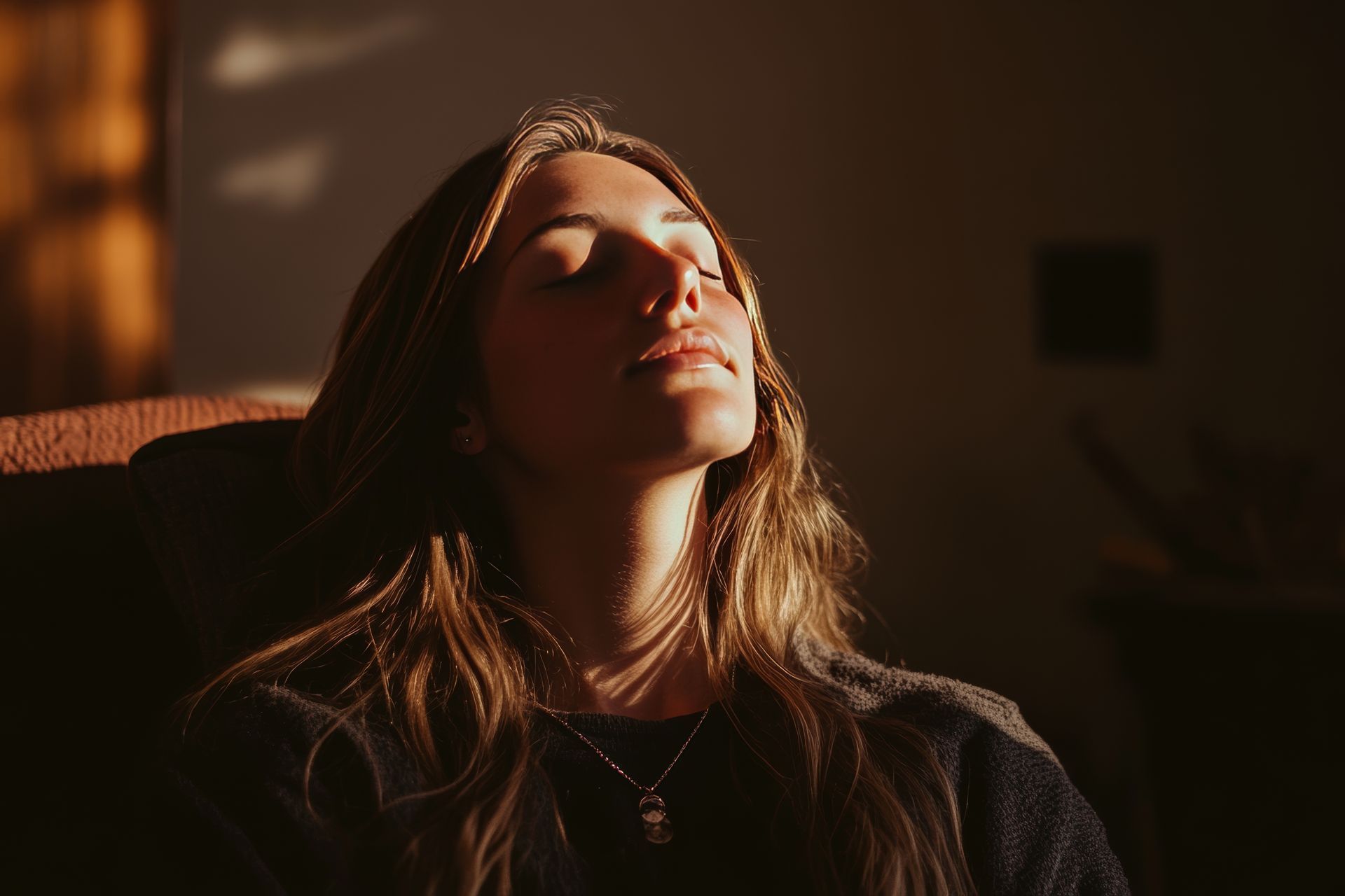 Femme avec les yeux fermés