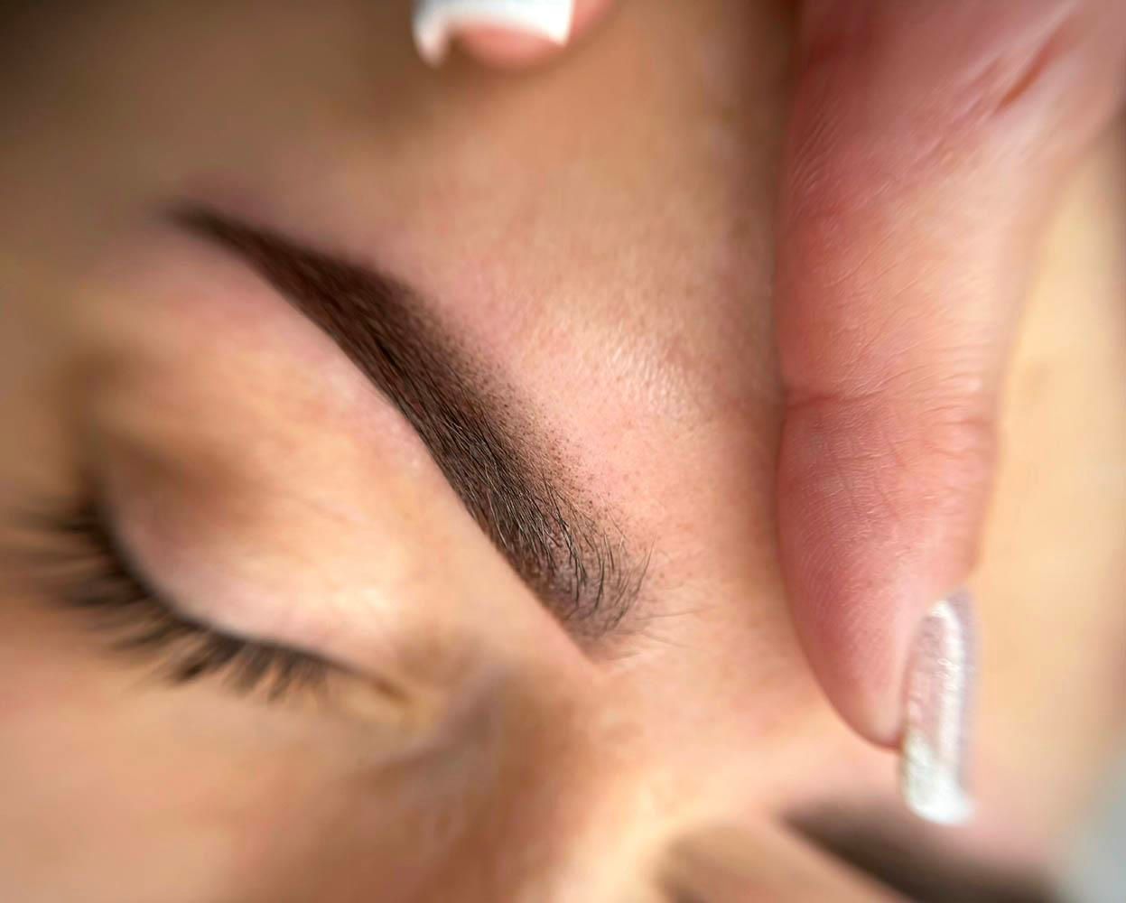 Close-up Permanent Make-up Augenbrauen