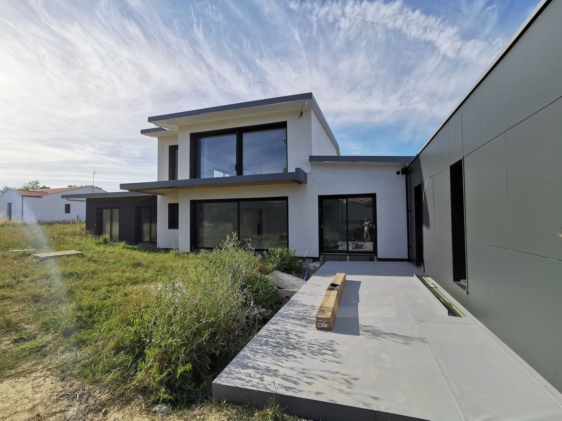 Dalle de béton et maison