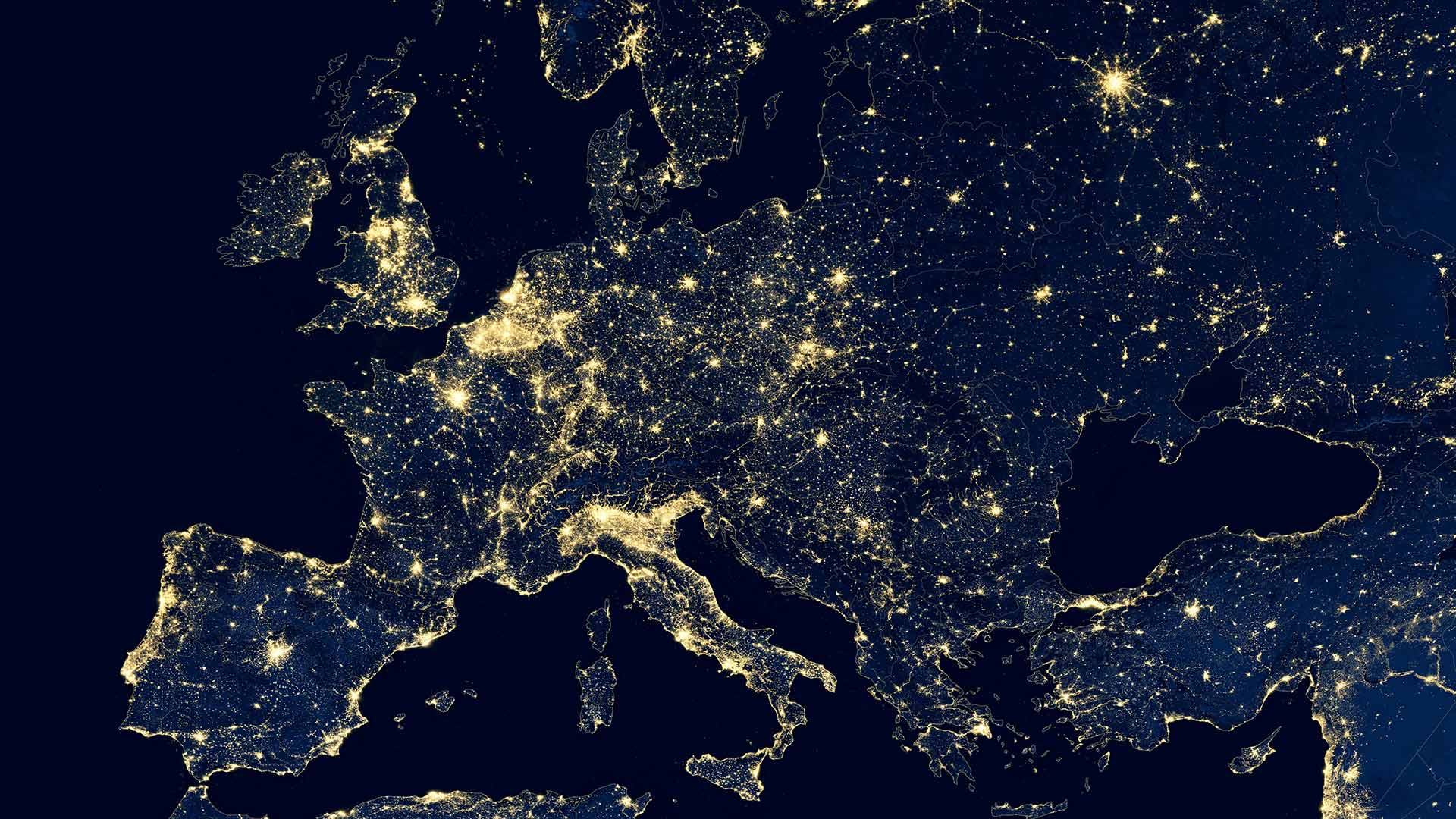 Photographie spatiale de l'Europe de nuit