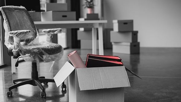 Bureaux d'entreprise en cours de déménagement
