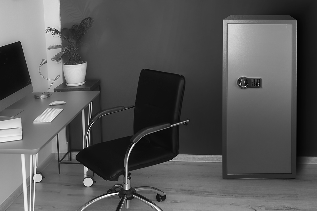 Grand coffre fort dans un bureau