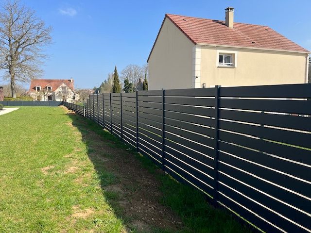 Clôture en aluminium gris