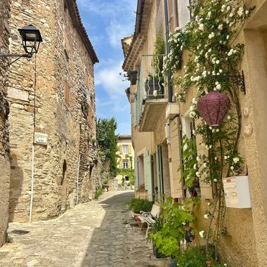 Rue dans un village de Provence