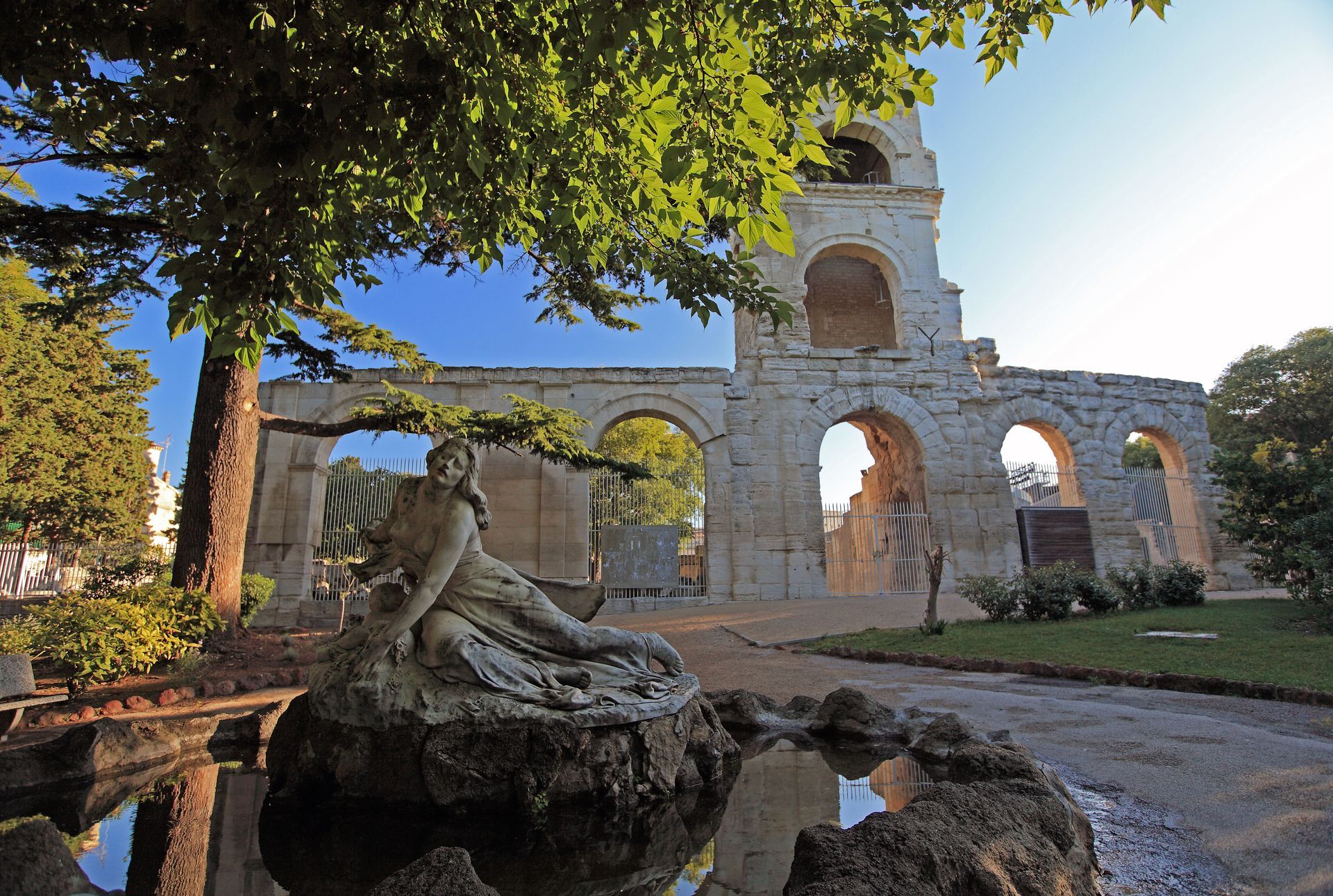 Des monuments de la ville d'Arles