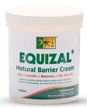 La crème barrière naturelle Equizal contient du zinc, de la lanoline, de la cire d'abeille et de l'huile d'arbre à thé
