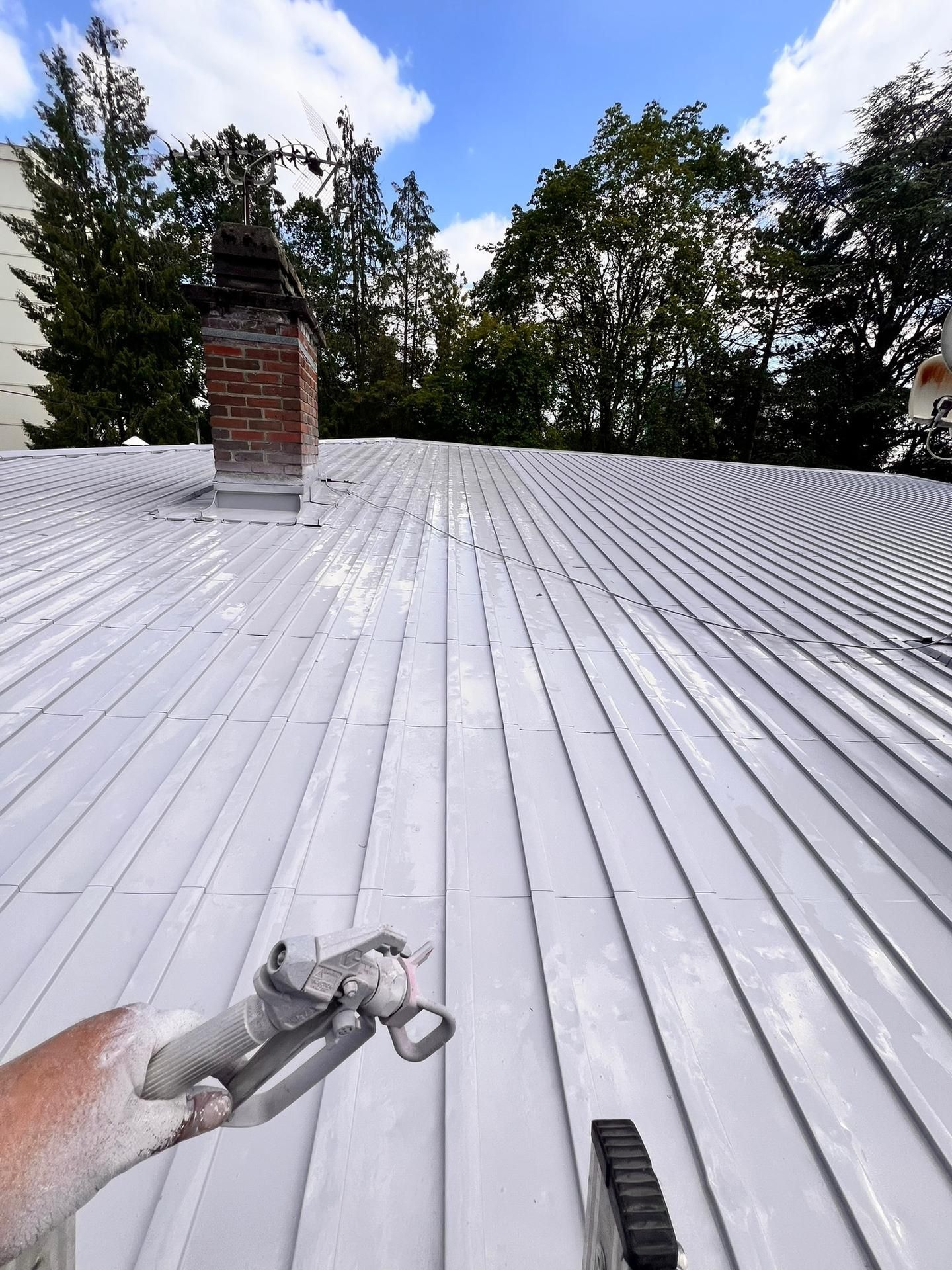 Une toiture en bac acier.