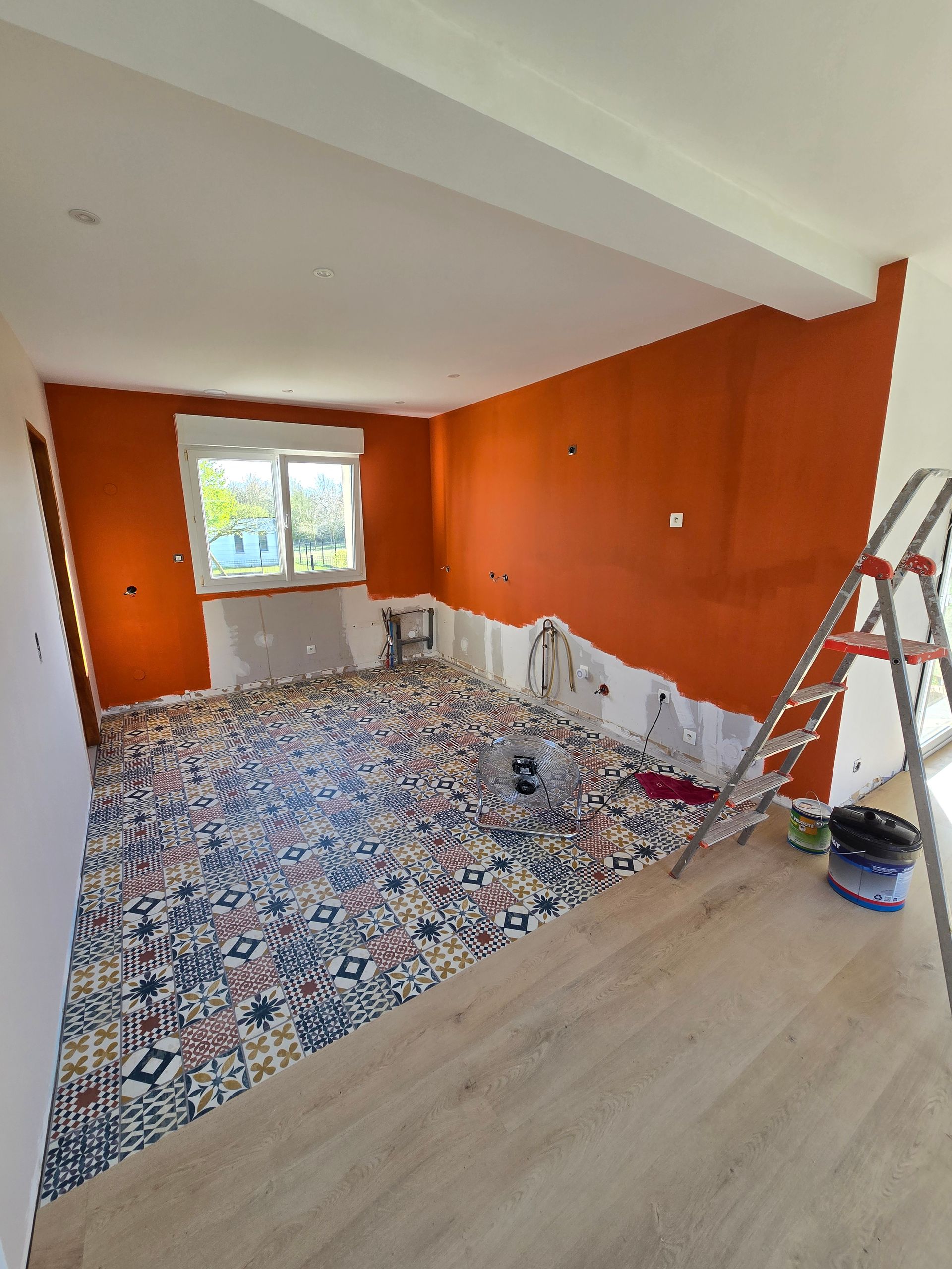 Pose de revêtements sur les murs et le sol