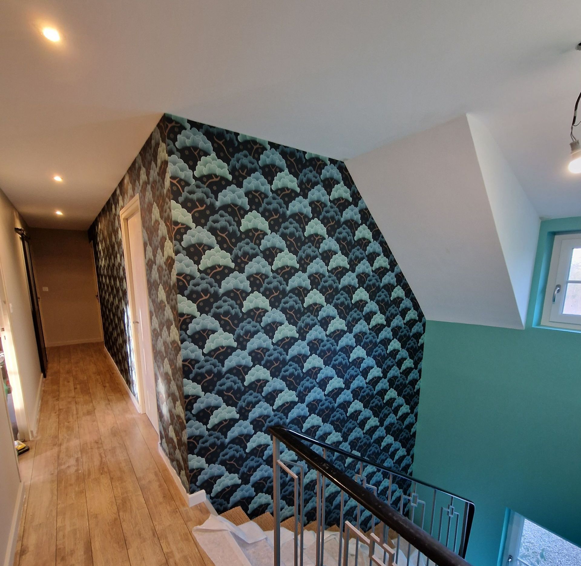 Du papier peint sur les murs intérieurs