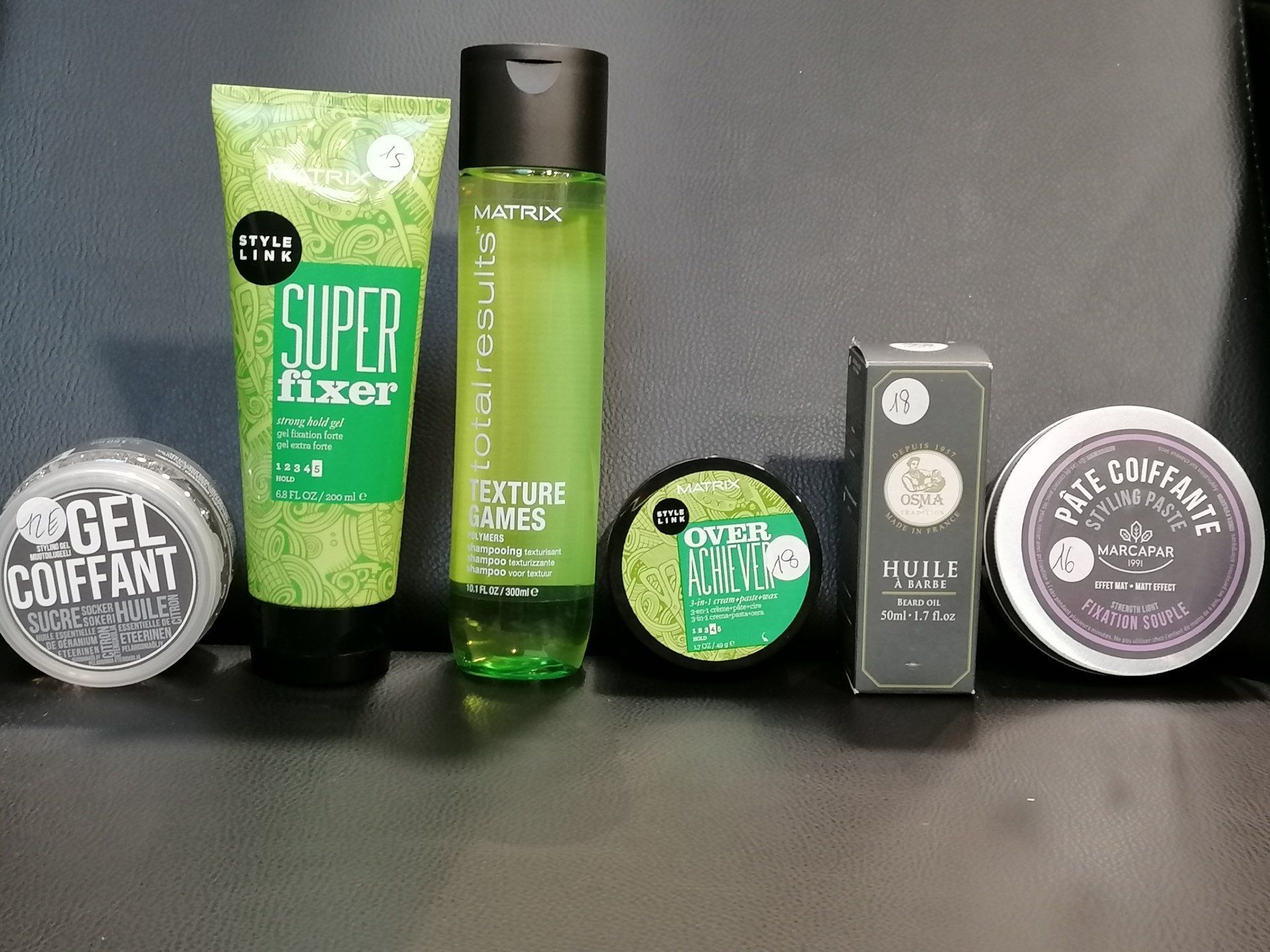 Gels coiffants et huiles de barbe