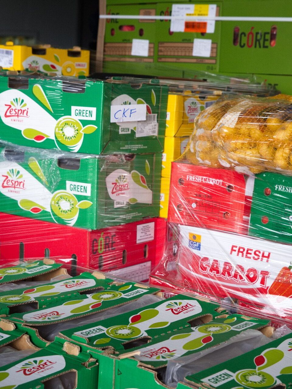 Cagettes de légumes empilées