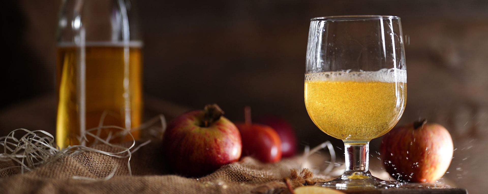 Verre ballon avec du cidre