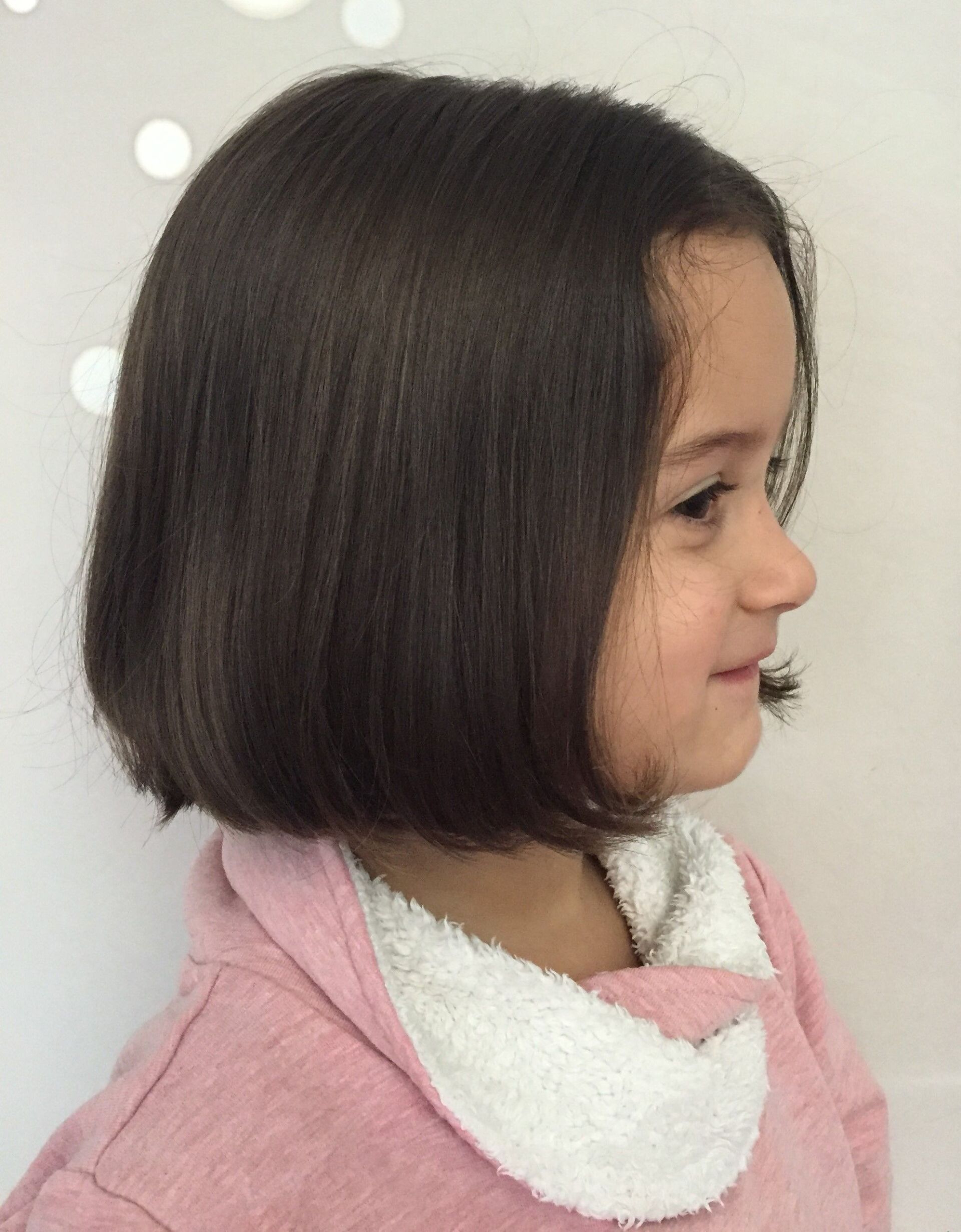 Bob-Haarschnitt bei einem Mädchen