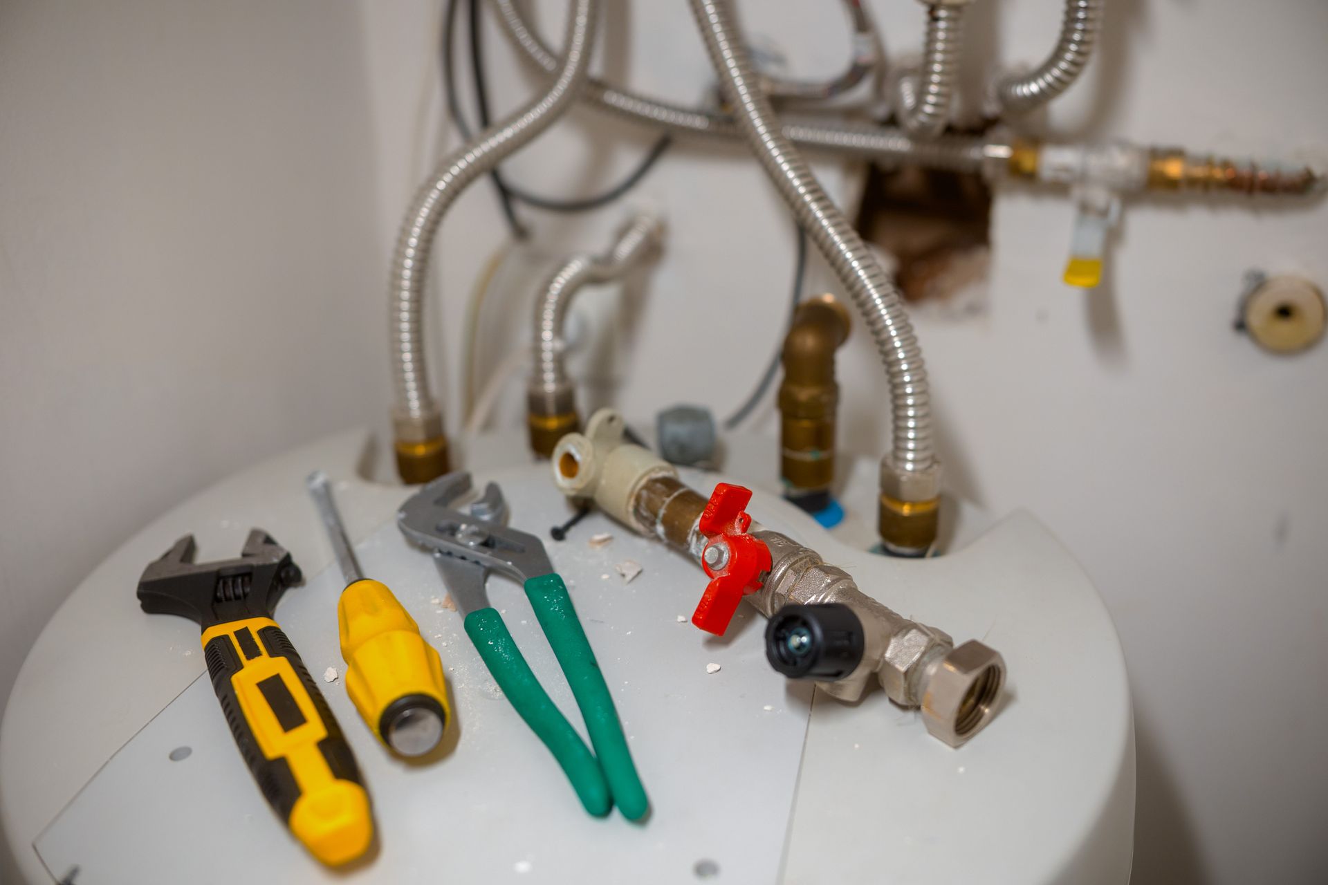 Des outils de plomberie.