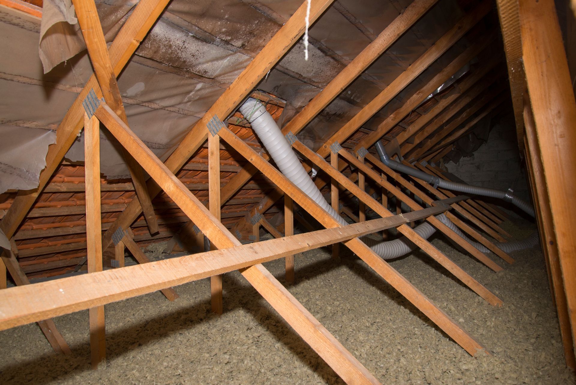 Laine de roche pulsée sous des combles perdus 