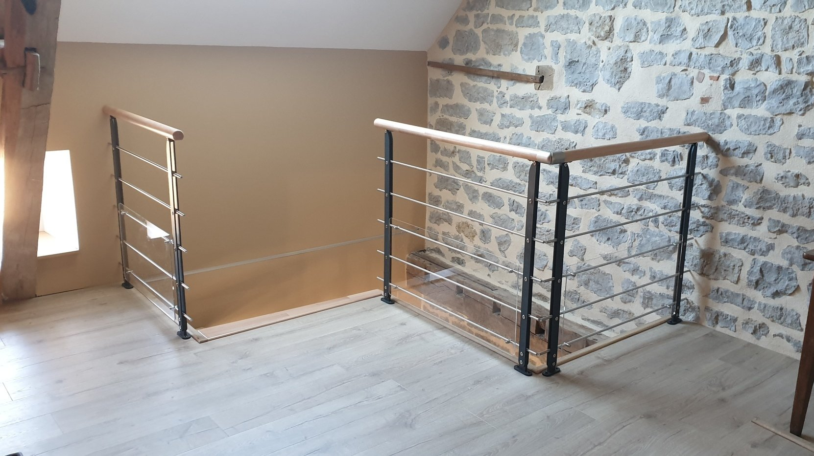 Rambarde en bois, métal