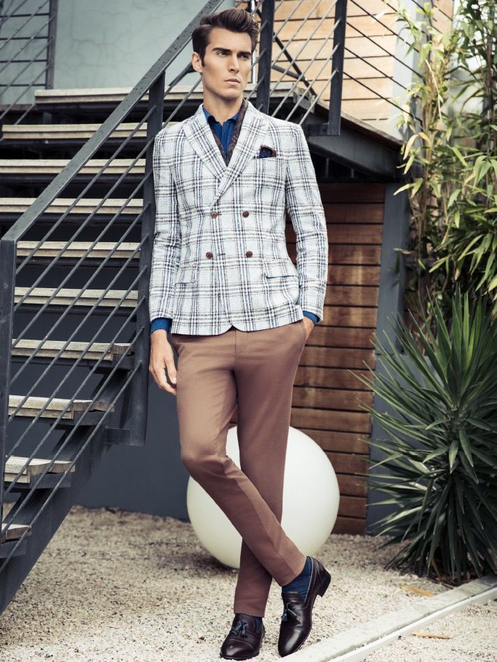 Vest à carreaux et pantalon marron